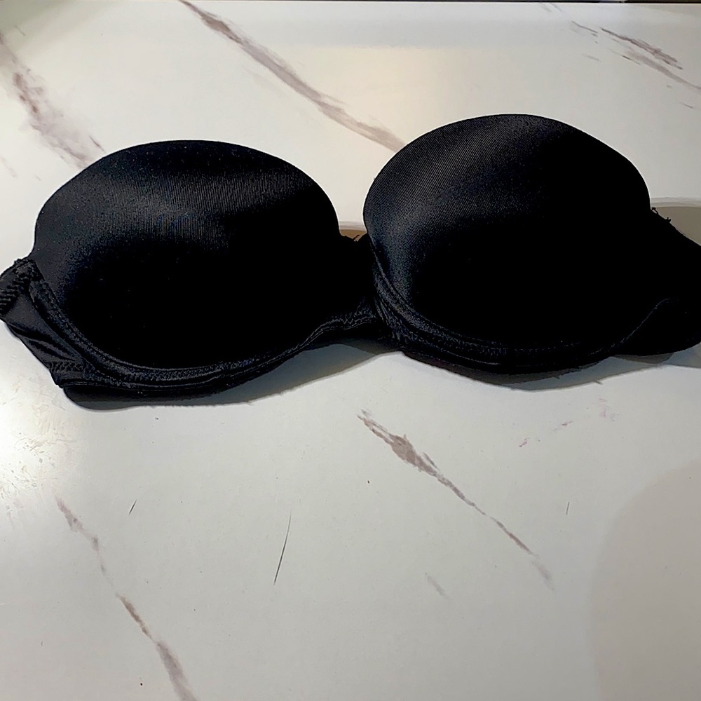 Victoria Secret Pink// a black push-up strapless